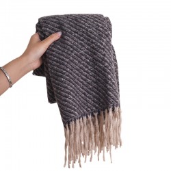Autumn/winter, an intellectual, elegant, high-end twill scarf, a trendy, Japanese and Korean fashion faux cashmere tassel shawl for women.